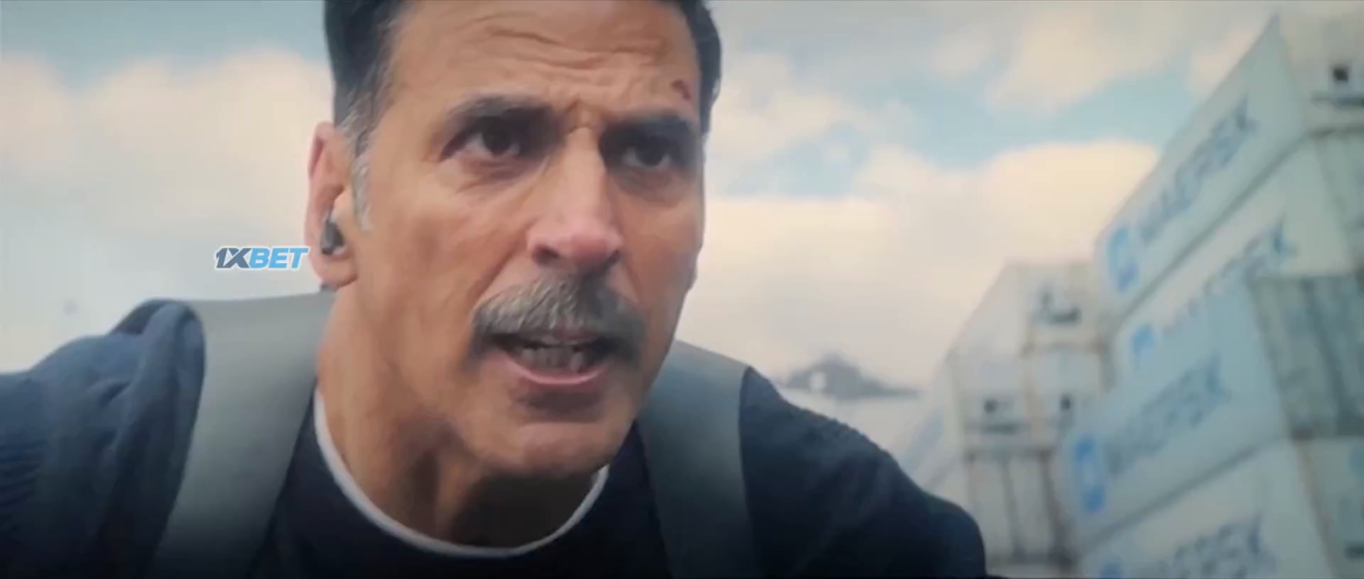 Bade Miyan Chote Miyan 2024 CAMRip V2 Hindi 1080p Screenshot
