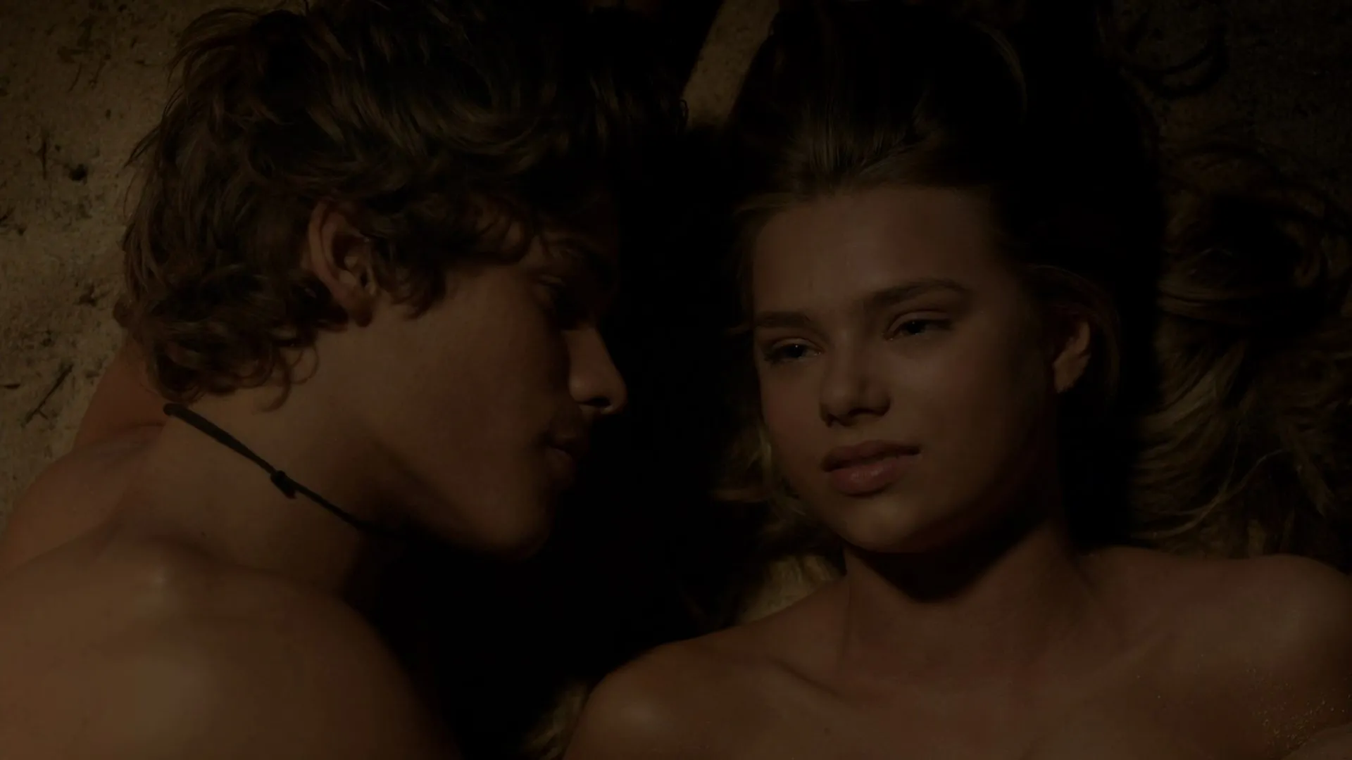 Blue Lagoon: The Awakening (2012) Hindi Dual Audio HDRip 720p – 480p Screenshot