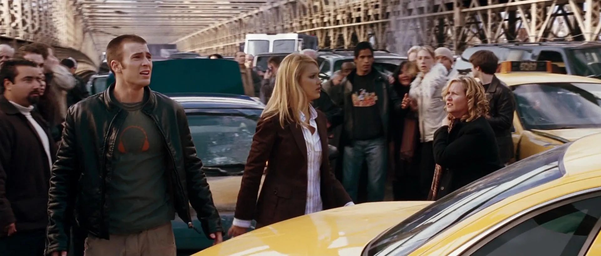 Fantastic Four (2005) 100MB Dual Audio [Hindi-Enlish] Screenshot