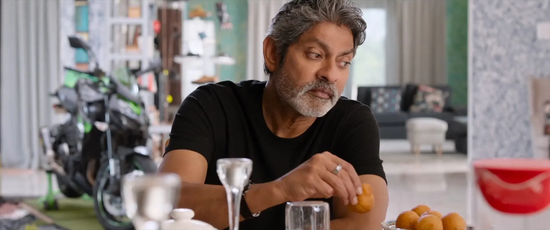 FCUK: Father Chitti Umaa Kaarthik 2021 Hindi Dual Audio WEB-DL 720p - 480p - 1080p Screenshot