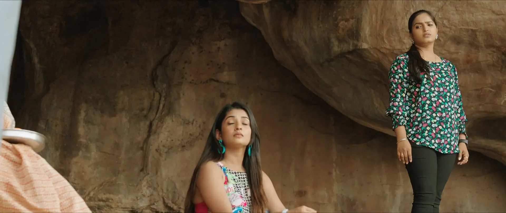 Garadi 2023 Hindi Dual Audio WEB-DL 720p - 480p - 1080p Screenshot