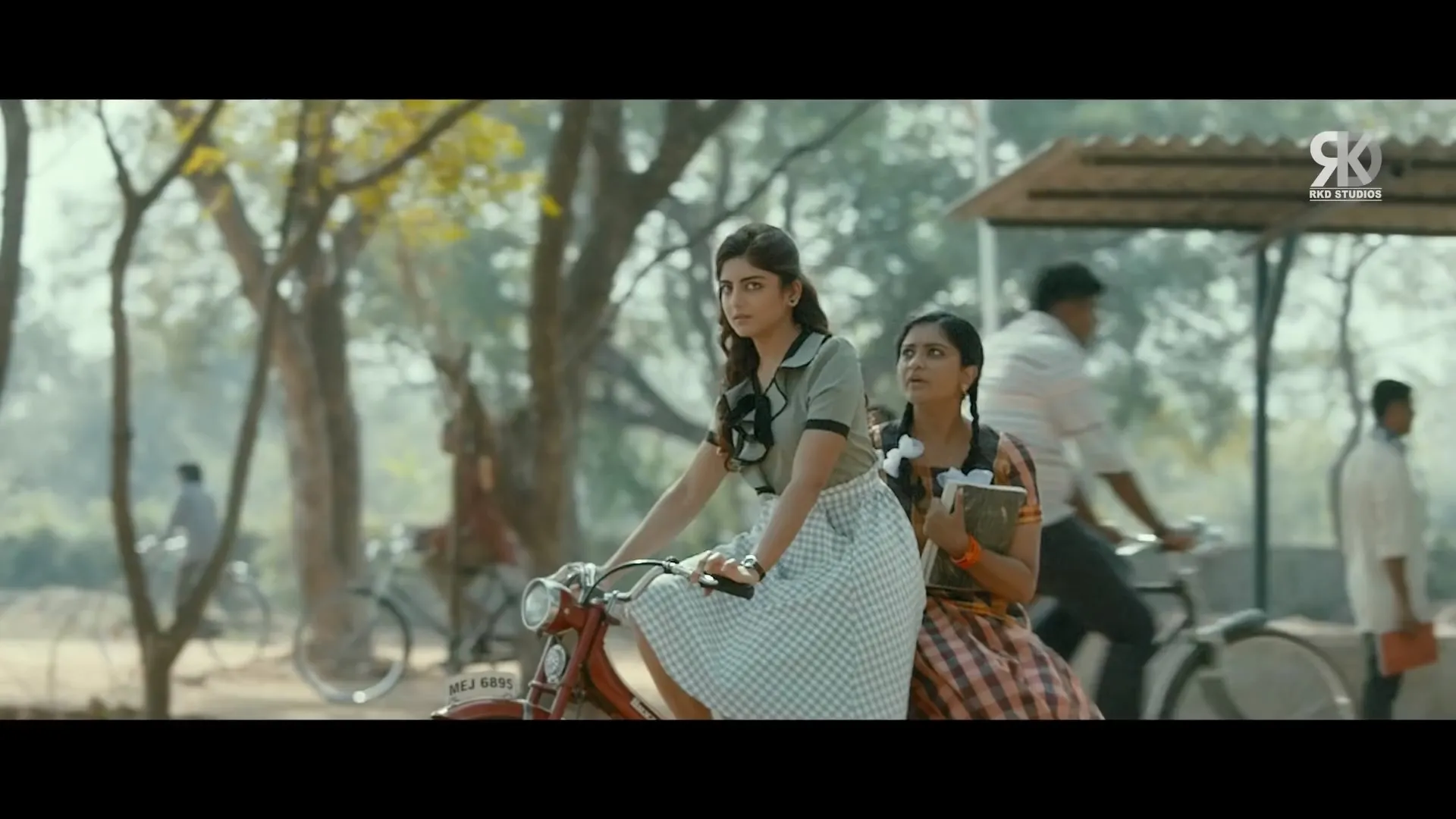 George Reddy (2019) (Hindi – Telugu) Dual Audio UnCut HDRip 720p – 480p Screenshot