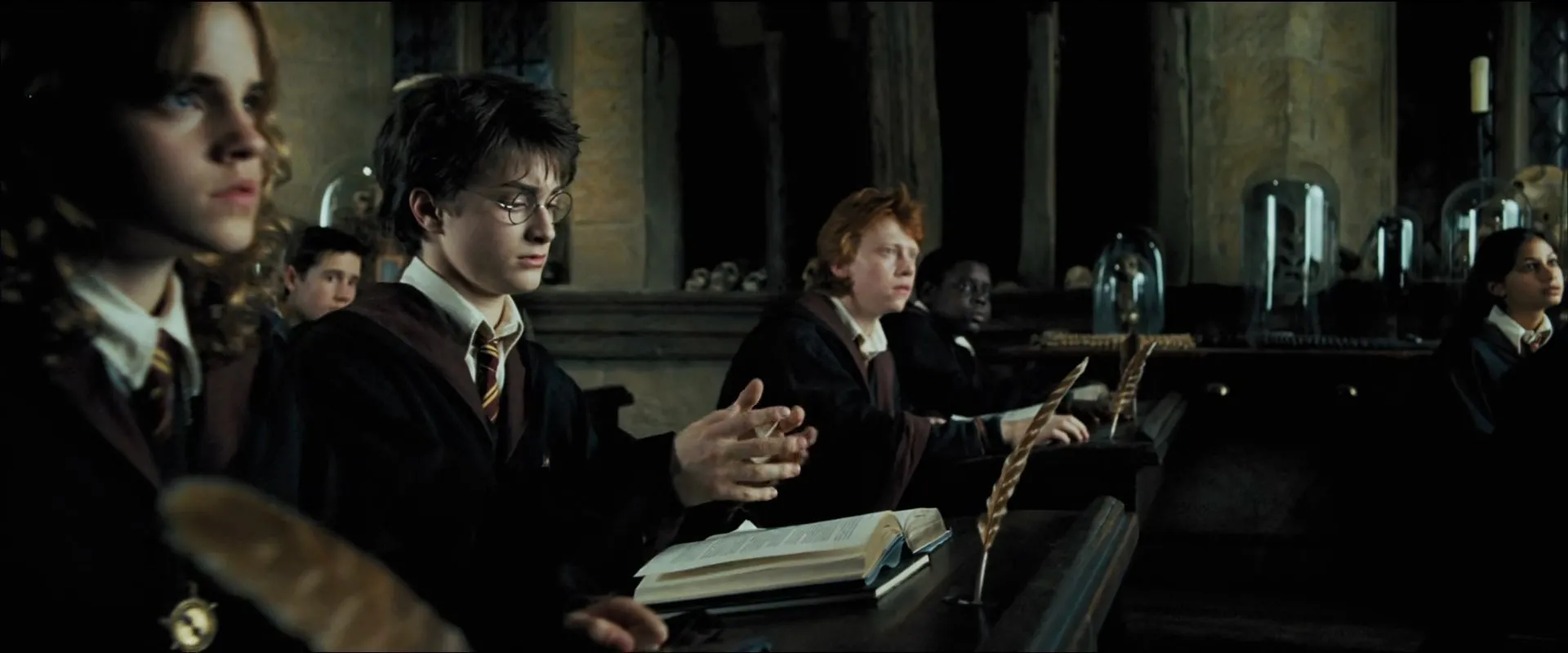 Harry Potter and the Prisoner of Azkaban 2004 Hindi Dubbed Bluray 720p [1.0GB] Download Screenshot