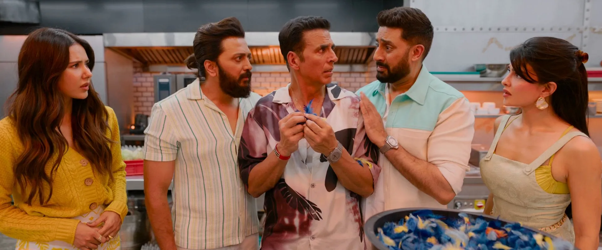 Housefull 5B 2025 Hindi WEB-DL 720p - 480p - 1080p Screenshot