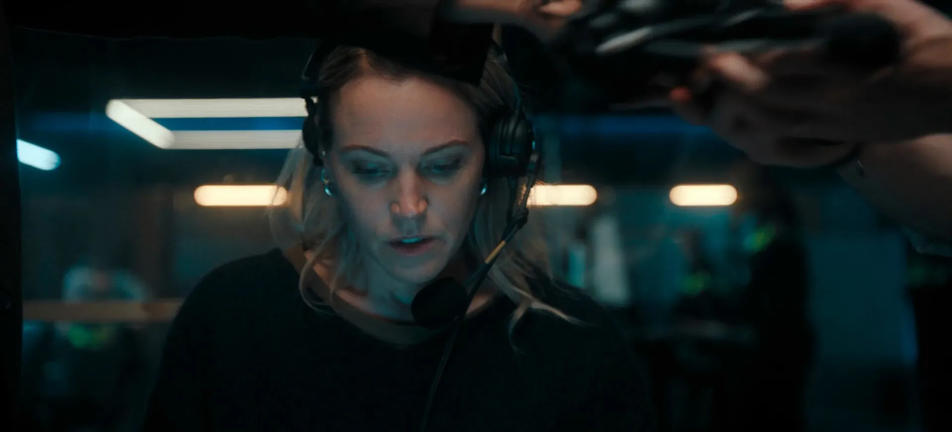 iHostage 2025 Hindi Dual Audio WEB-DL 720p - 480p - 1080p Screenshot