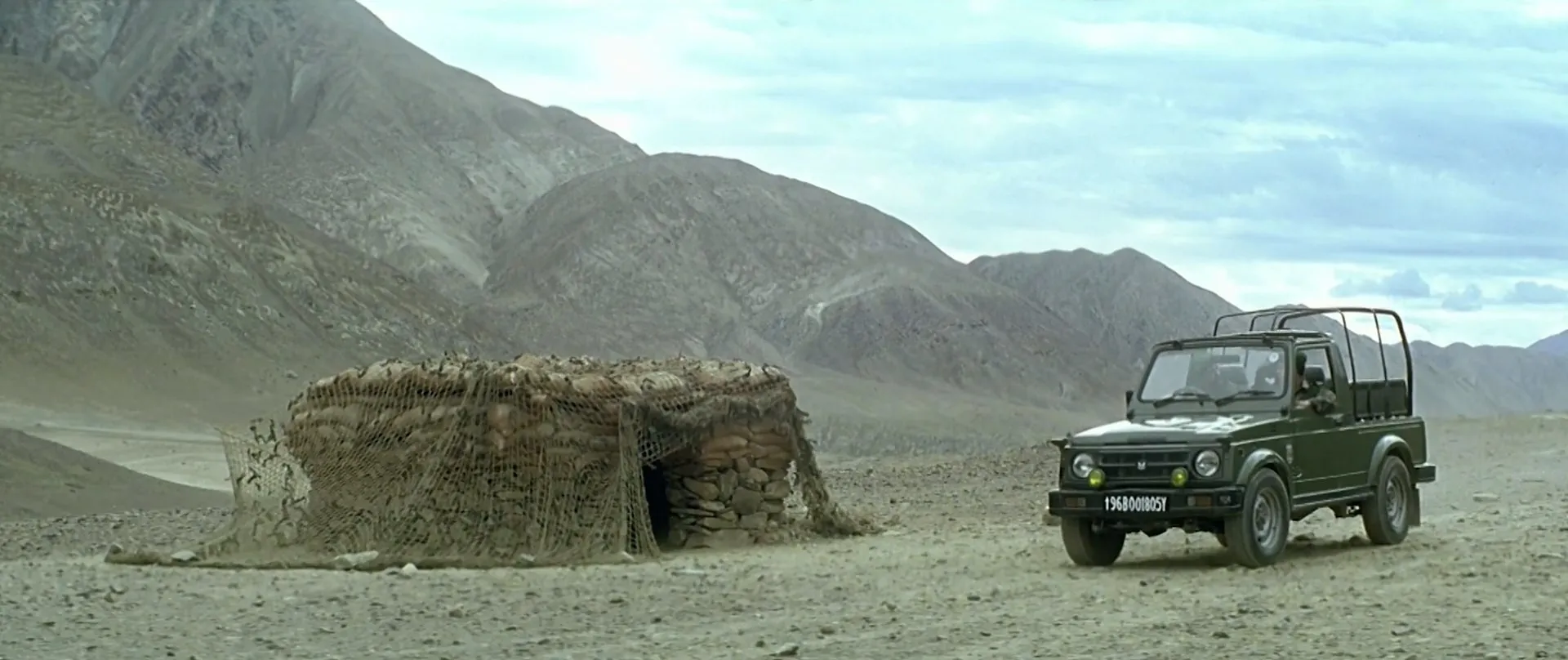 Lakshya 2004 Hindi 720p HDRip [1.4GB] Screenshot