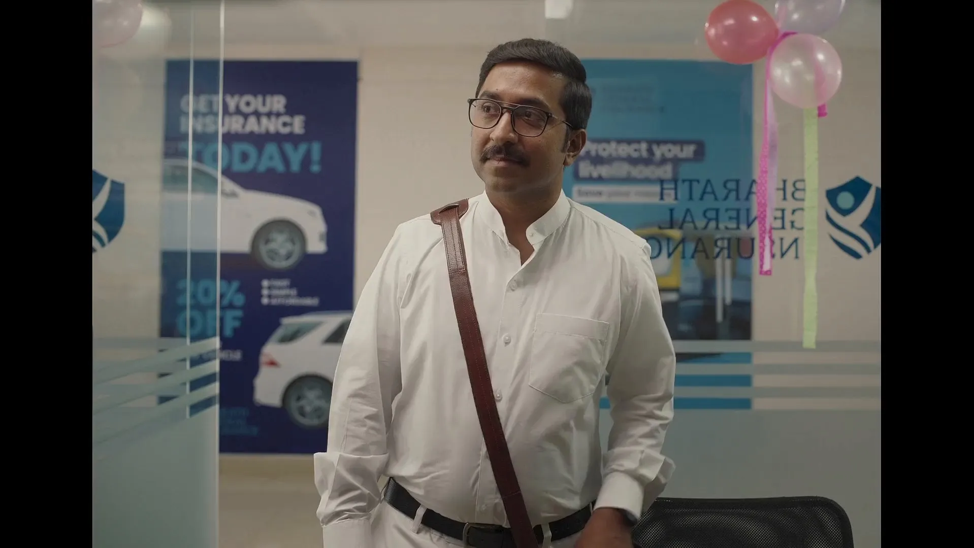Mukundan Unni Associates 2022 Hindi Movie HDRip 720p – 480p Screenshot