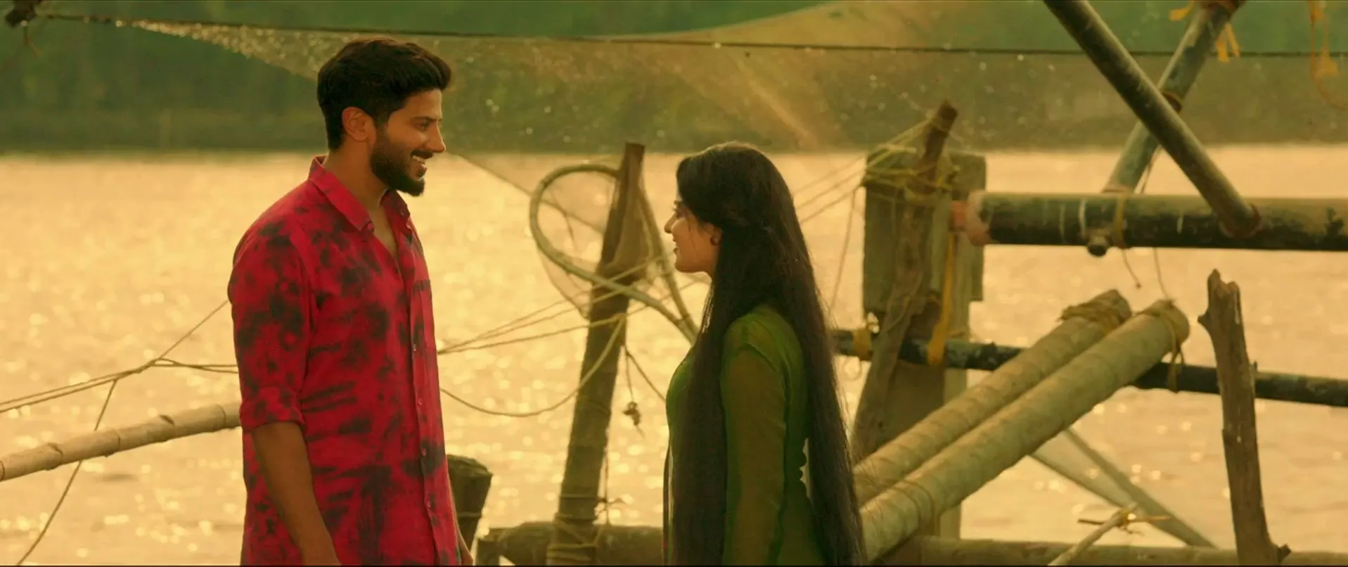 Oru Yamandan Premakadha 2019 Hindi Dual Audio WEB-DL 720p - 480p - 1080p Screenshot