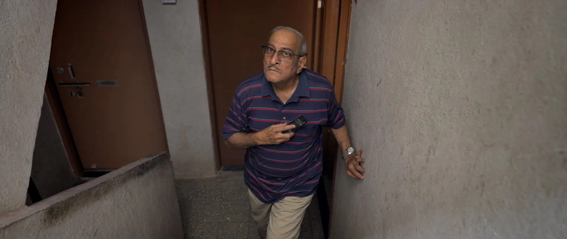 OutHouse 2024 Hindi WEB-DL 720p - 480p - 1080p Screenshot