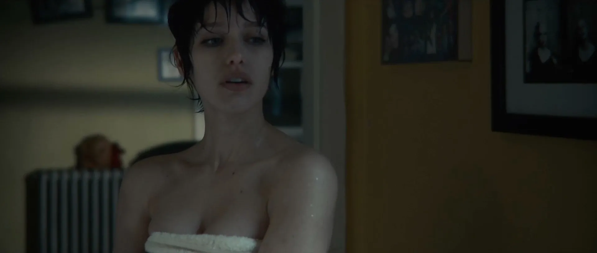 Serena and the Ratts 2012 Hindi Dual Audio WEB-DL 1080p - 720p - 480p Screenshot