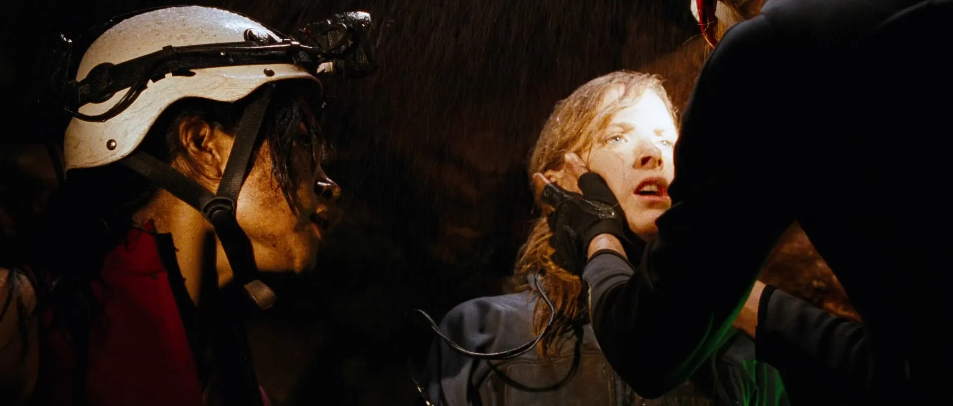 The Descent 2005 Hindi Dual Audio WEB-DL 720p - 480p - 1080p Screenshot