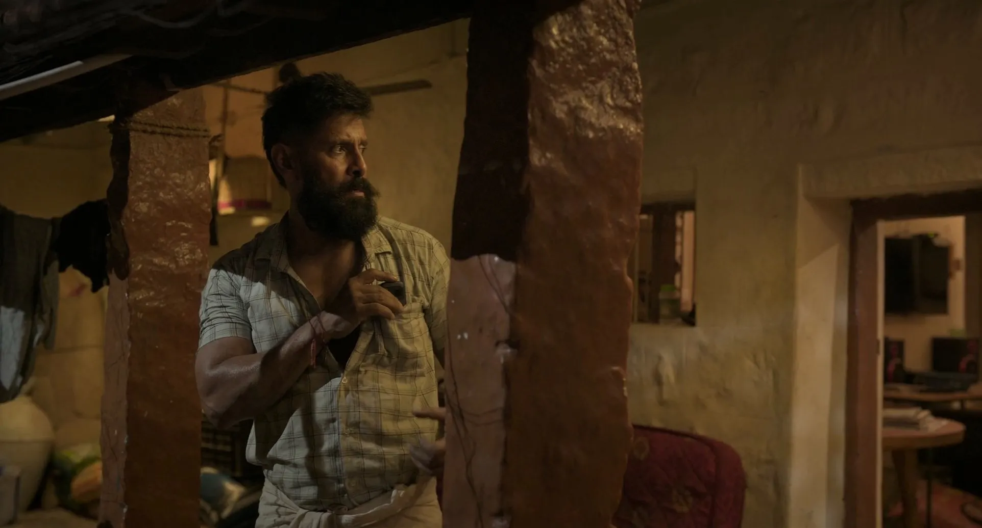 Veera Dheera Sooran: Part 2 2025 Hindi Dual Audio WEB-DL 720p - 480p - 1080p Screenshot