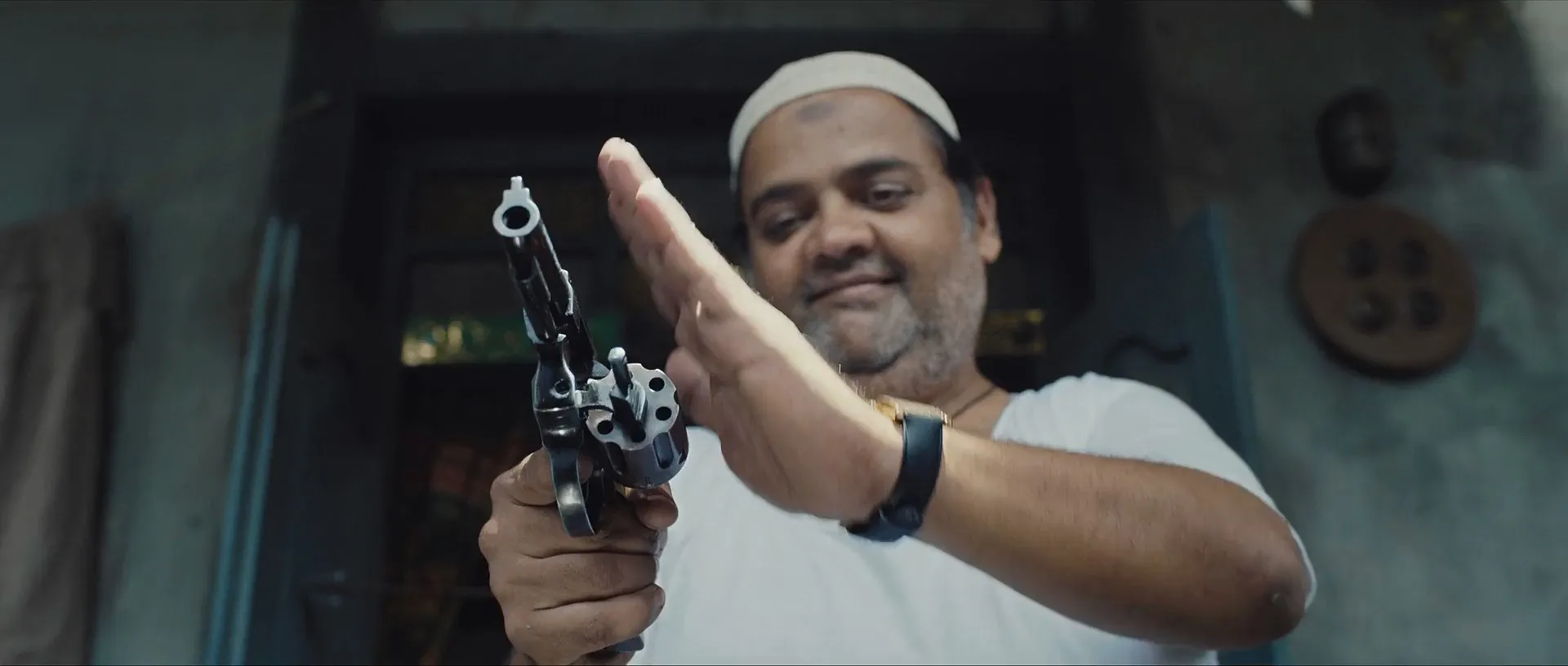 Saaho (2019) Hindi Movie 480p HDRip - [400MB] Screenshot