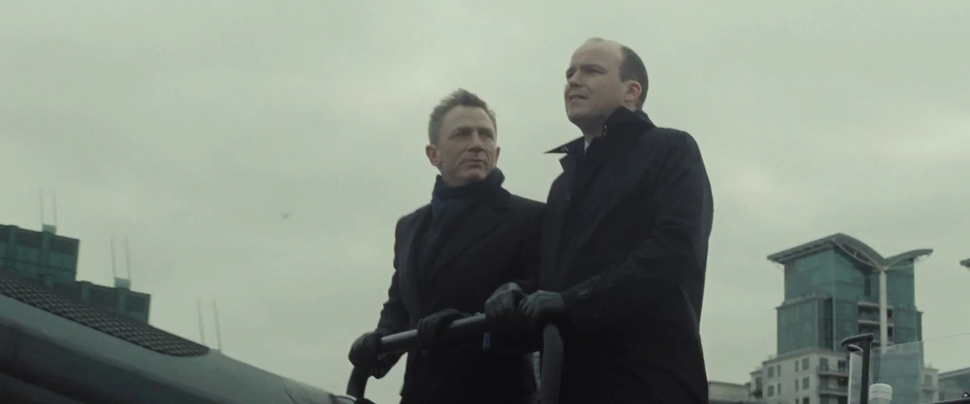 Spectre (2015) Hindi Dual Audio 480p BluRay 450MB Screenshot