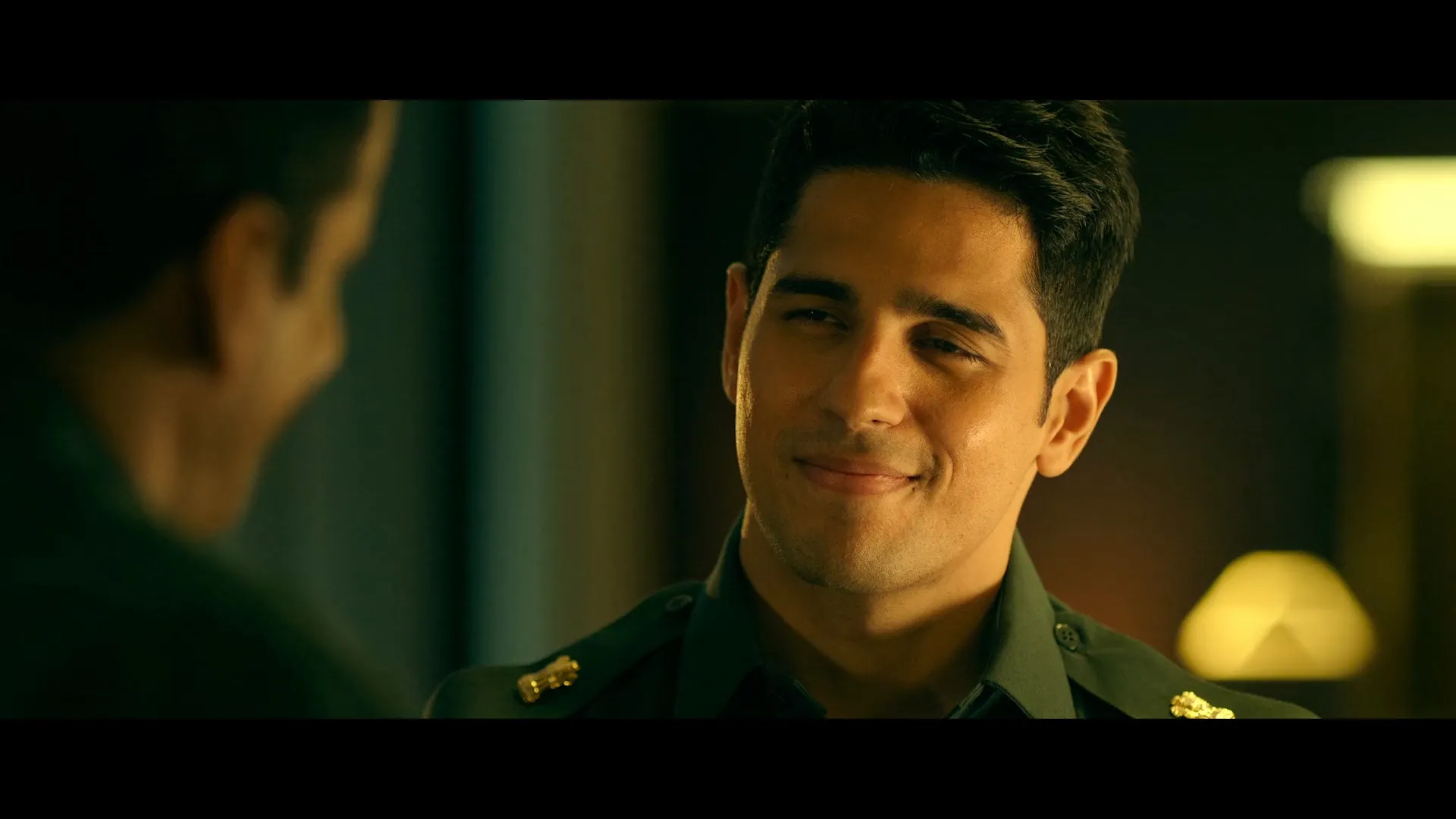Aiyaary (2018) Hindi Movie 720p DVDRip x264 [1.2GB] Screenshot