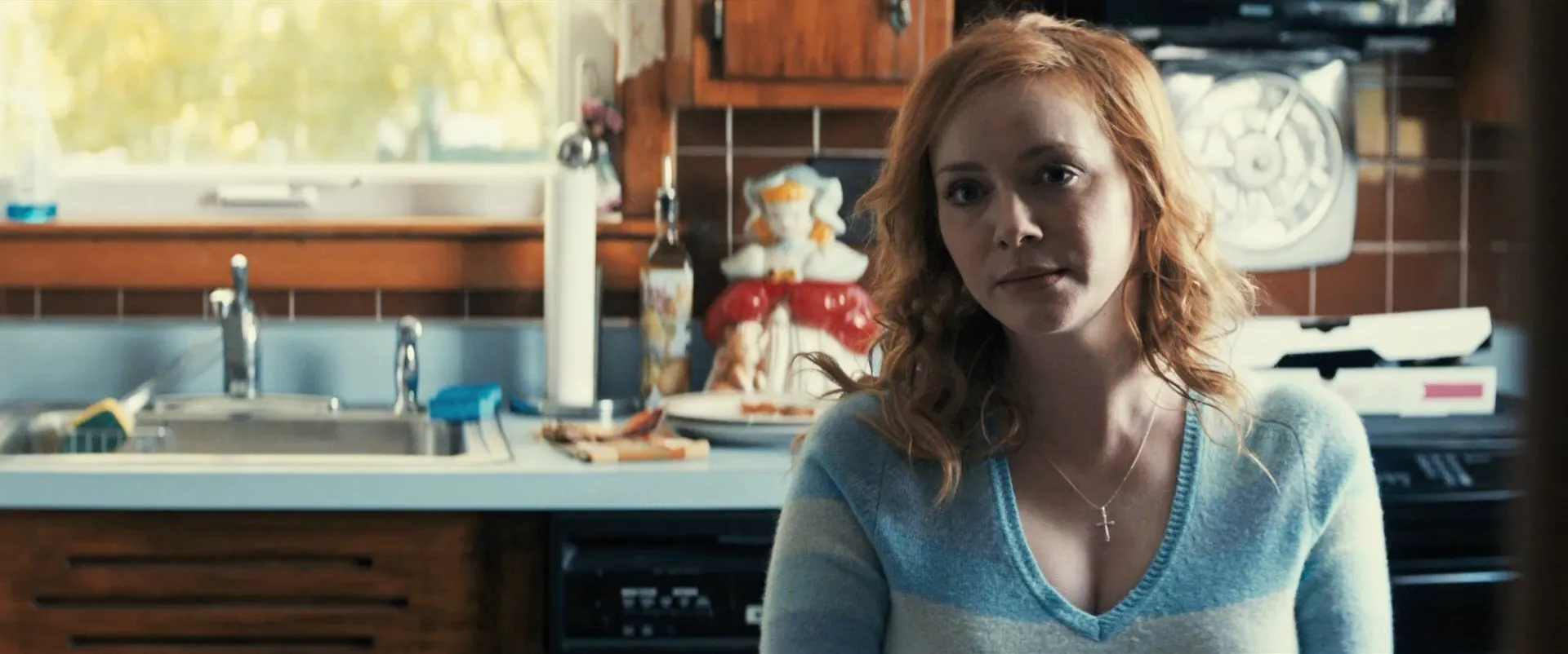 American Woman (2018) Hindi Dual Audio 720p BluRay [1.1GB] Screenshot