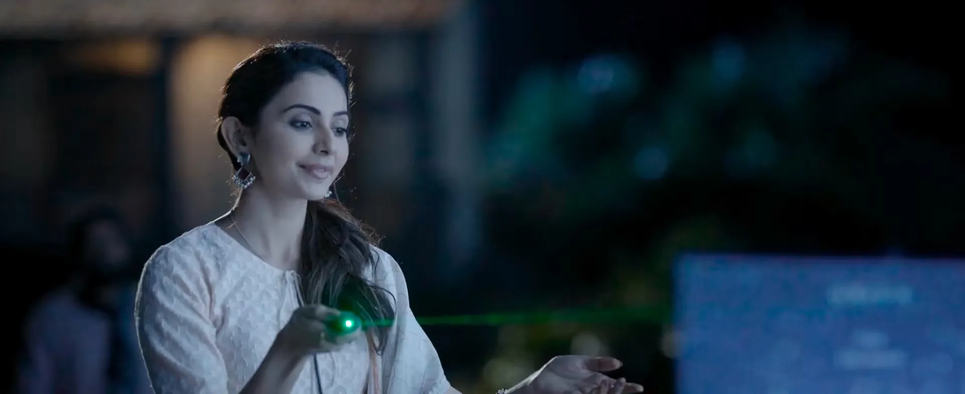 Ayalaan 2024 Hindi (Studio-Dub OST) Dual Audio HDRip 720p – 480p Screenshot