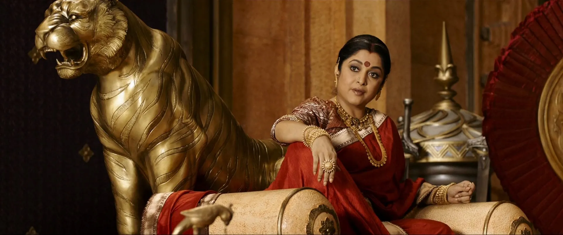 Baahubali 2 (2017) HEvc 720p Hindi Dubbed Bluray Download Screenshot
