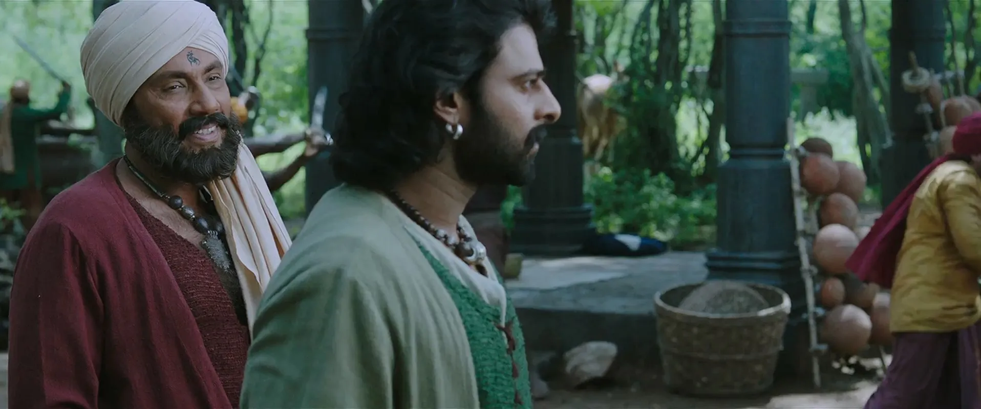 Baahubali 2 (2017) Hindi Dubbed Full Movie 720p Bluray - 1.3GB Screenshot