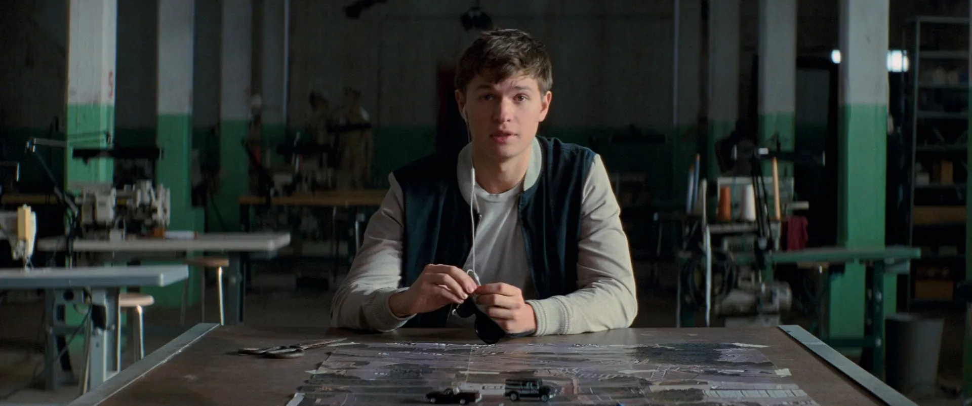 Baby Driver (2017) Hindi Dual Audio 720p BluRay [1GB] Screenshot