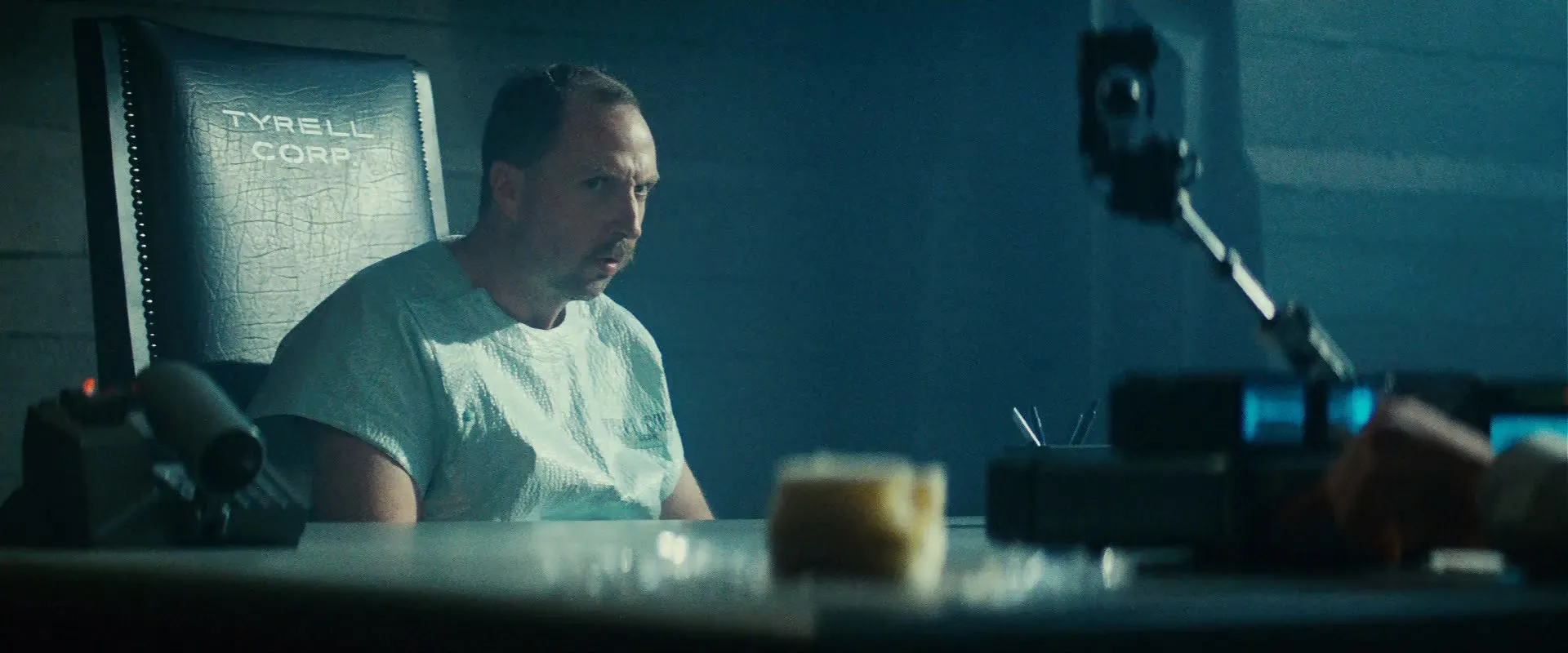 Blade Runner 1982 Hindi Dual Audio 480p HDRip 400MB Screenshot