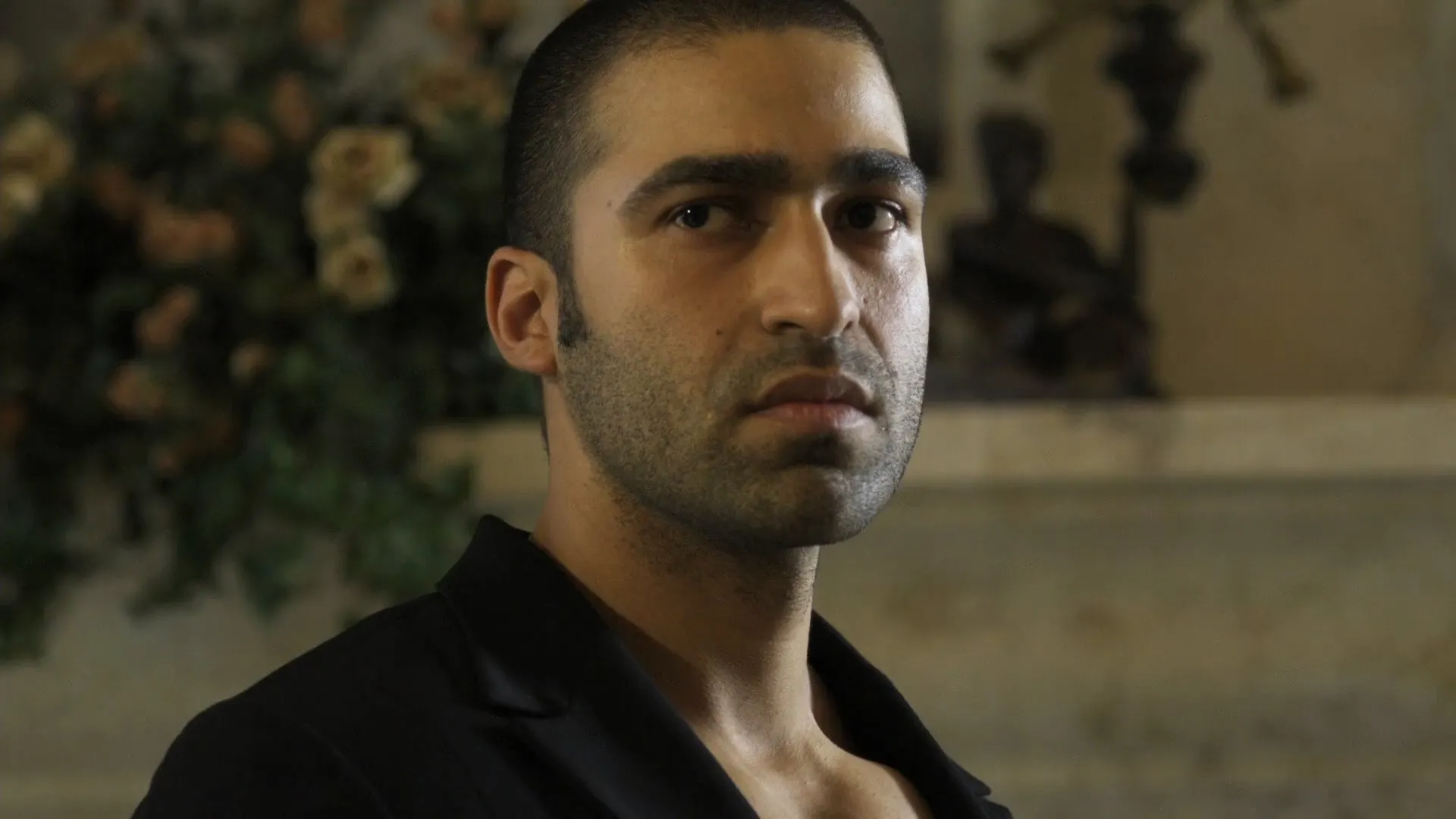 Blood Money 2012 Hindi Movie 720p HDRip x264 [850MB] Screenshot