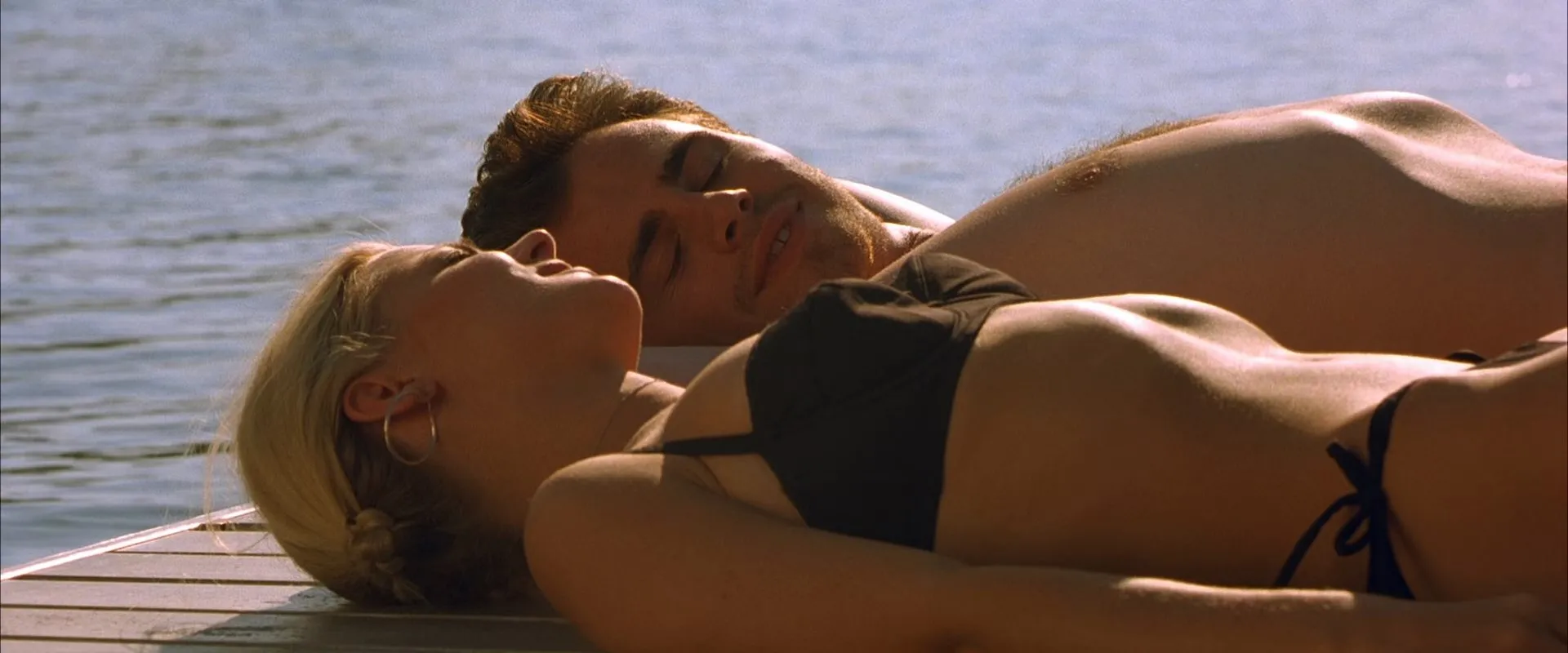 Cabin Fever (2002) Hindi Dual Audio 720p BluRay [1GB] Screenshot