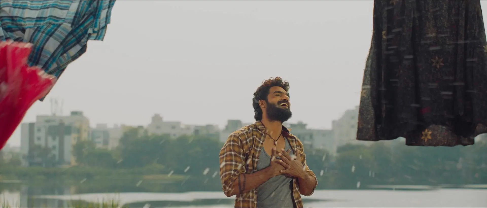 Chaavu Kaburu Challaga 2021 (Hindi – Telugu) Dual Audio UnCut HDRip 400MB Screenshot