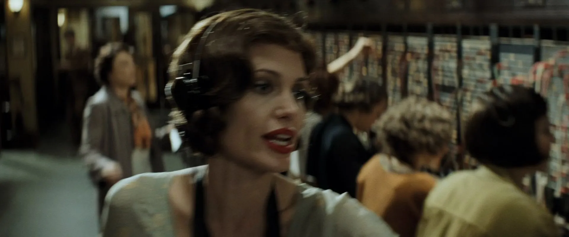 Changeling (2008) Hindi Dual Audio 480p BluRay 440MB Screenshot