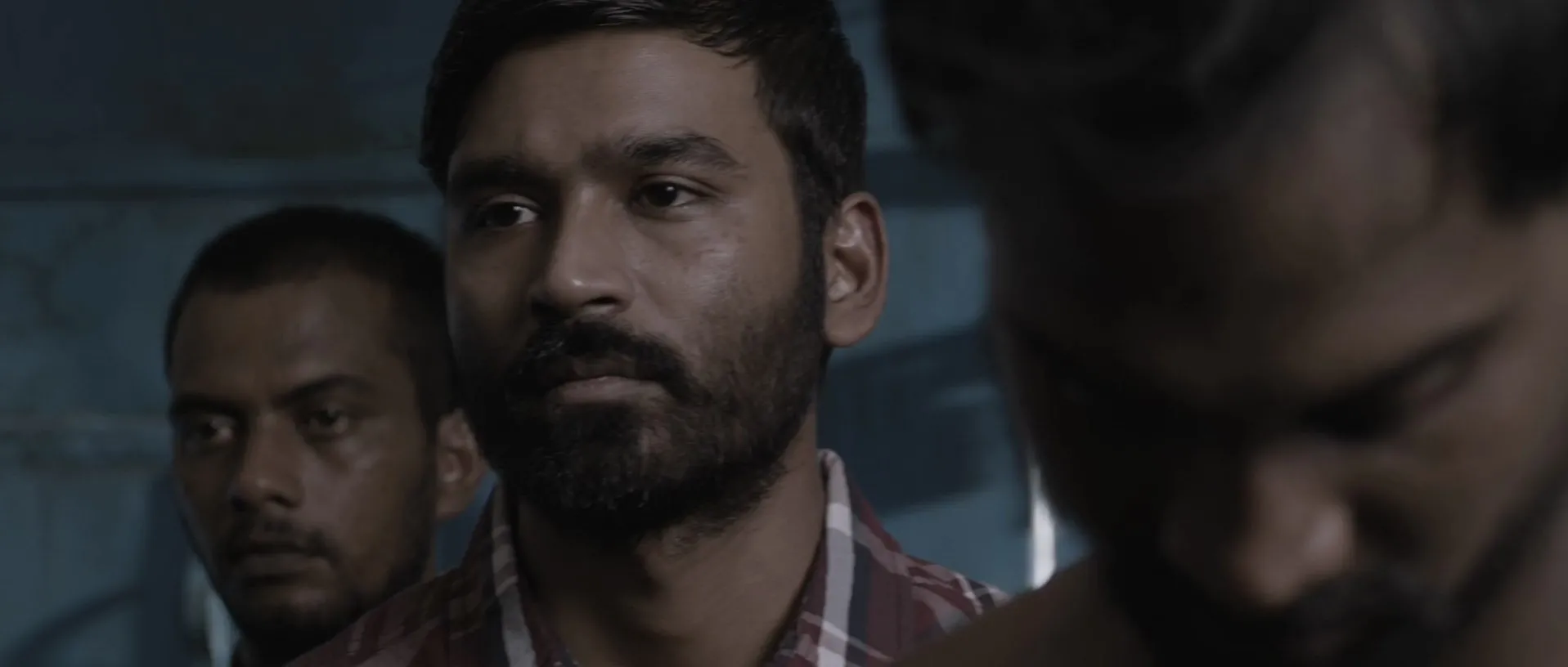 Vada Chennai 2018 (Hindi -Tamil) Dual Audio 720p UnCut HDRip [1.3GB] Screenshot