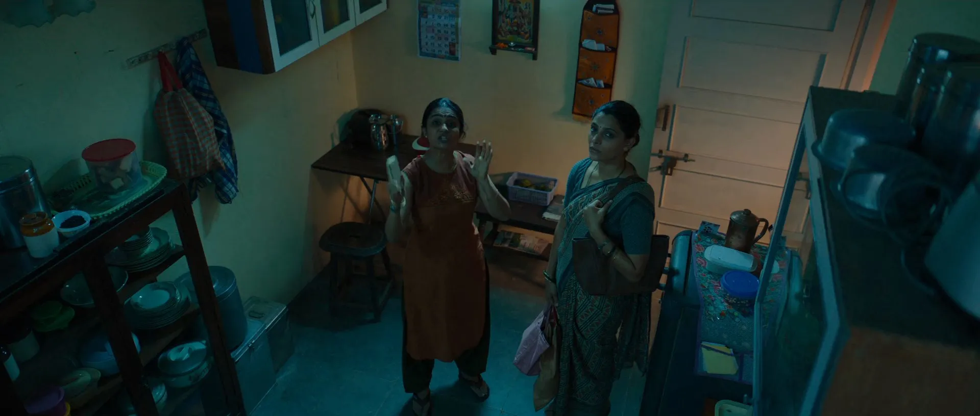 Choked Paisa Bolta Hai 2020 Hindi Movie 480p HDRip - [300MB] Screenshot