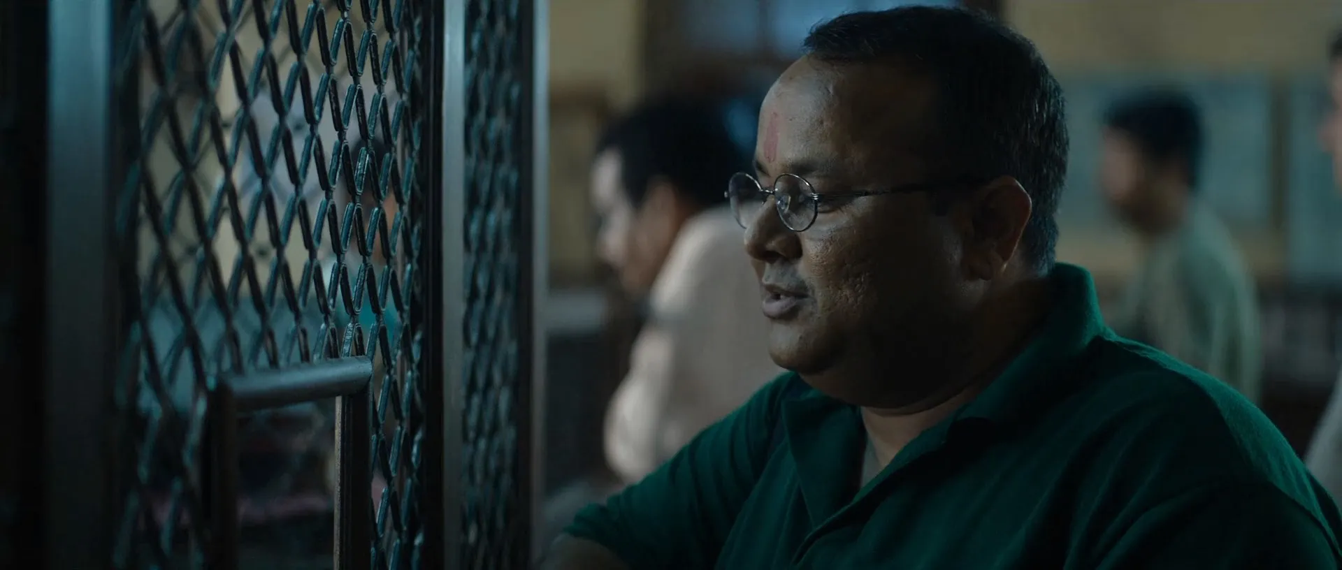 Choked Paisa Bolta Hai 2020 Hindi Movie 720p HDRip x264 [880MB] Screenshot