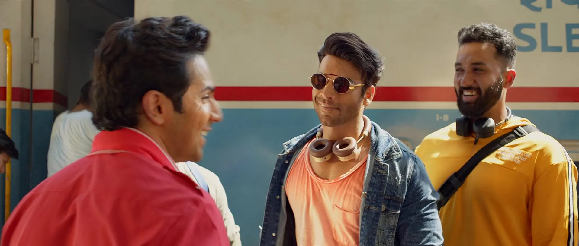 Coolie No. 1 (2020) Hindi Movie 480p HDRip – [450MB] Screenshot