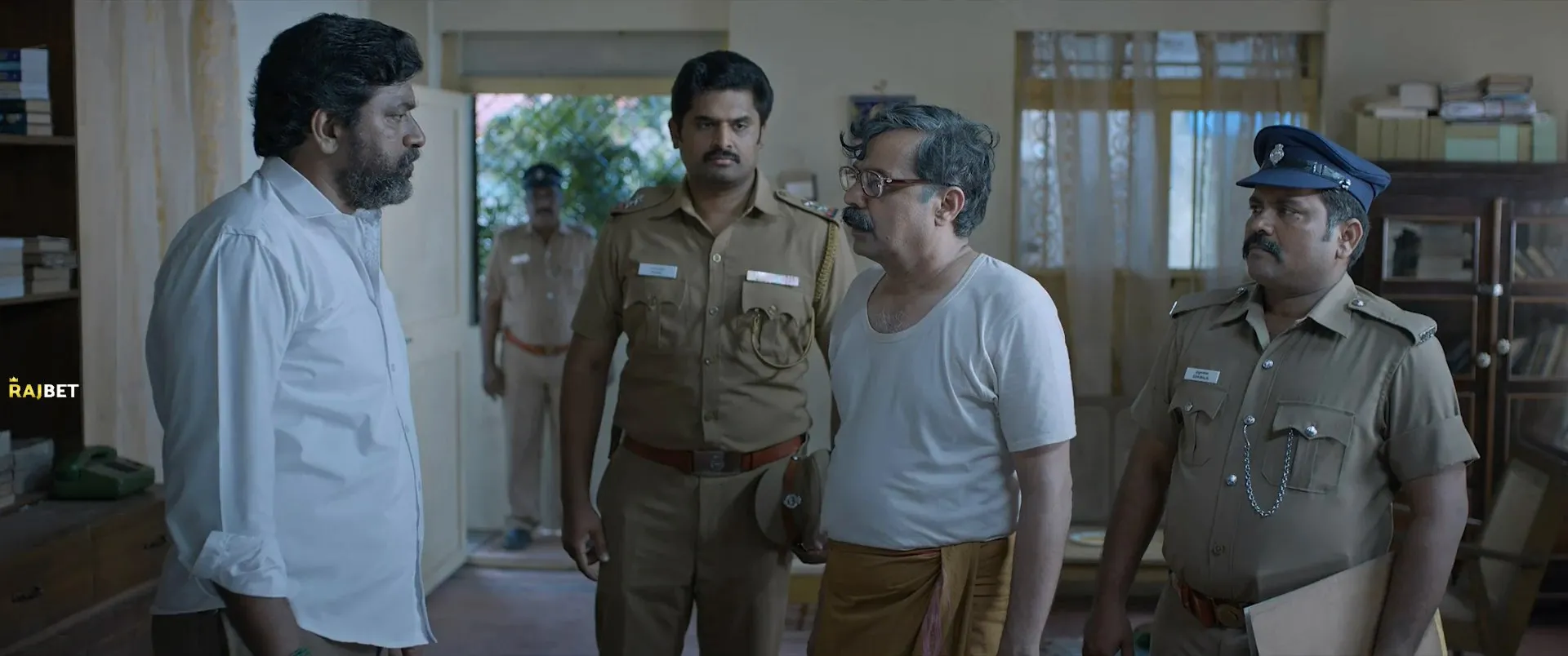 Deja Vu 2022 Hindi (HQ-Dubbed) HDRip 720p – 480p Screenshot