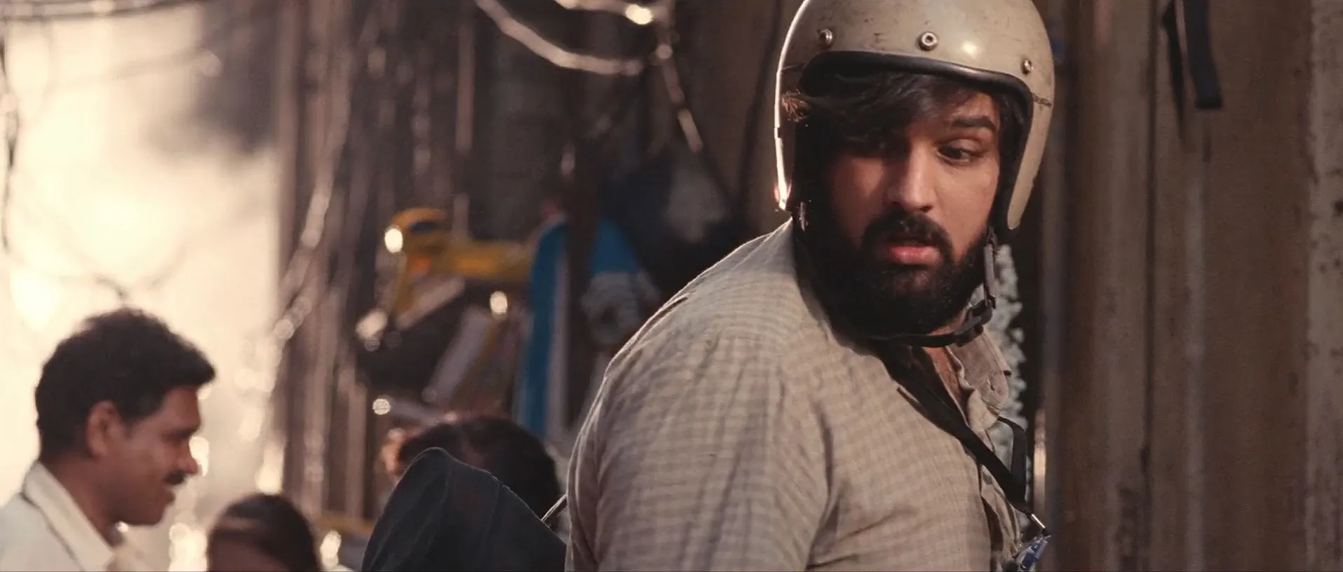 Delhi Belly 2011 Full Movie 480p DVDRip [300MB] Screenshot