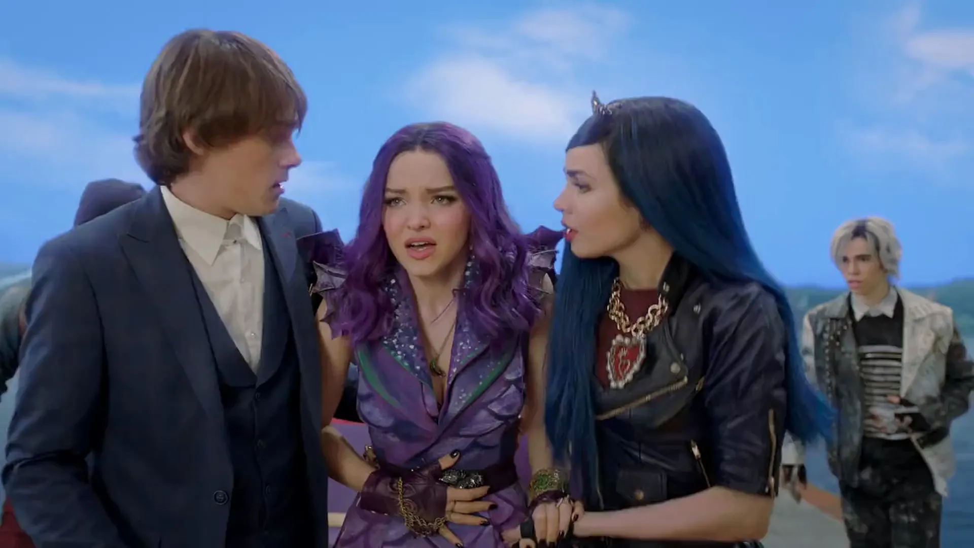 Descendants 3 2019 Hindi Dual Audio 720p Web-DL [930MB] Screenshot