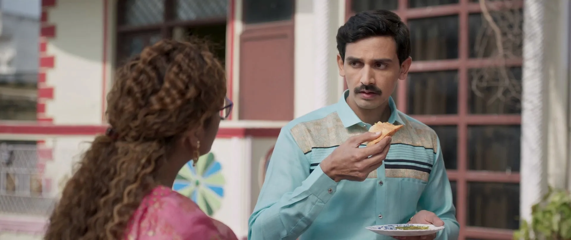 Double XL 2022 Hindi Movie HDRip 720p – 480p Screenshot