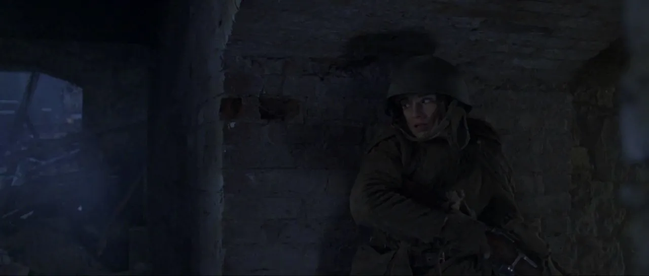 Enemy at the Gates (2001) Dual Audio Hindi 720p BluRay [980MB] ESubs Screenshot