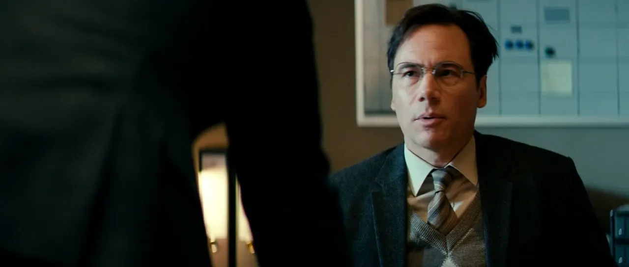 Four Against the Bank (2016) Hindi Dual Audio 720p BluRay [1.2GB] Screenshot