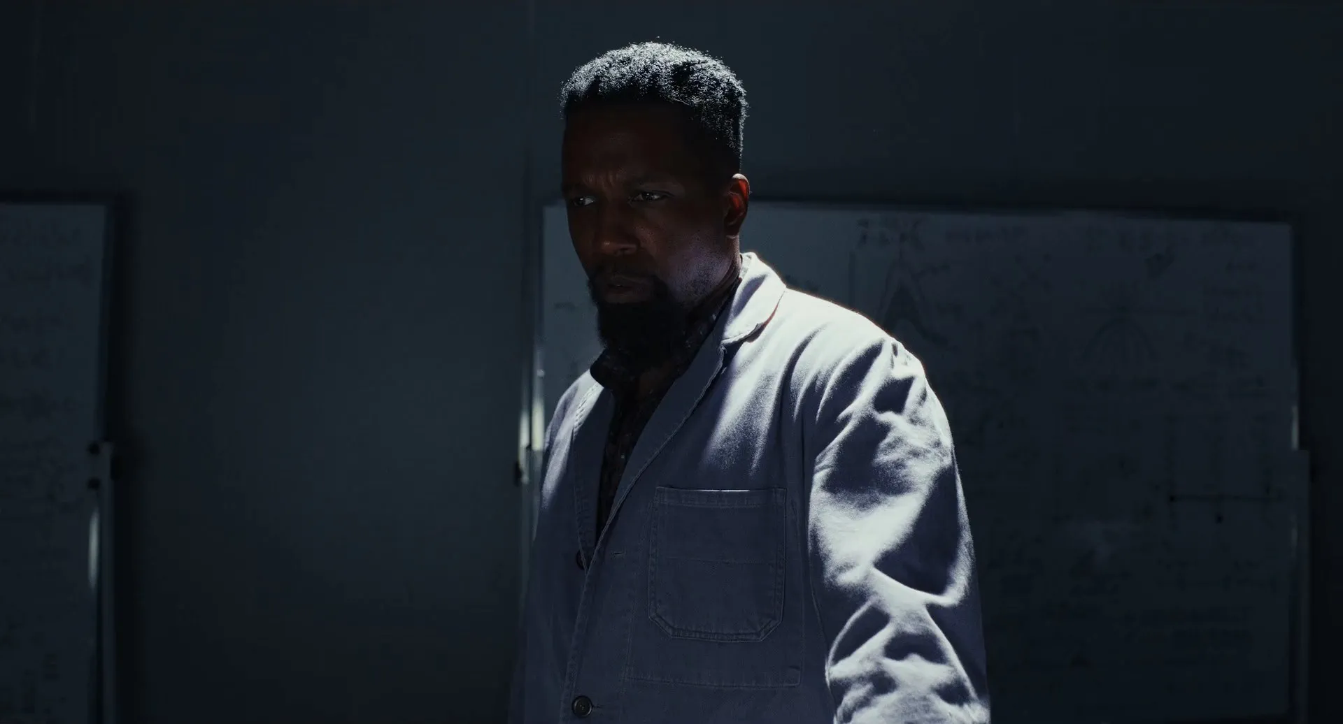 Glass Onion: A Knives Out Mystery (2022) Hindi Dual Audio HDRip 720p – 480p Screenshot