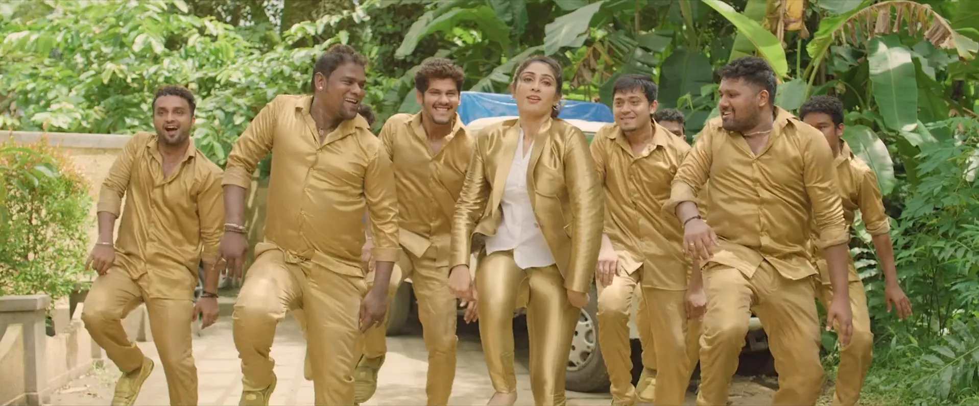 Gold 2022 Hindi (ORG) Movie HDRip 720p – 480p Screenshot
