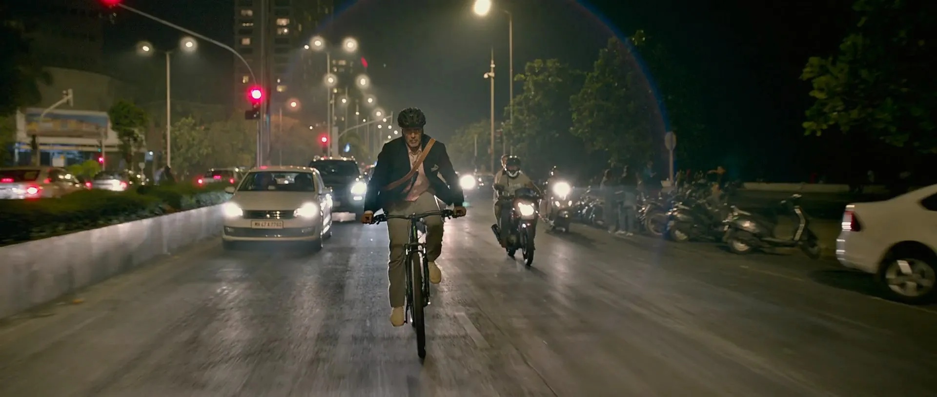 Good Newwz (2019) Hindi Movie 480p HDRip - [400MB] Screenshot