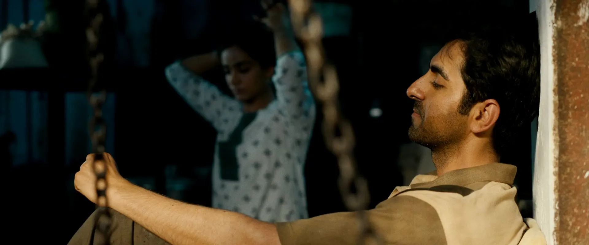 Gulabo Sitabo 2020 Hindi Movie 720p HDRip x264 [980MB] Screenshot