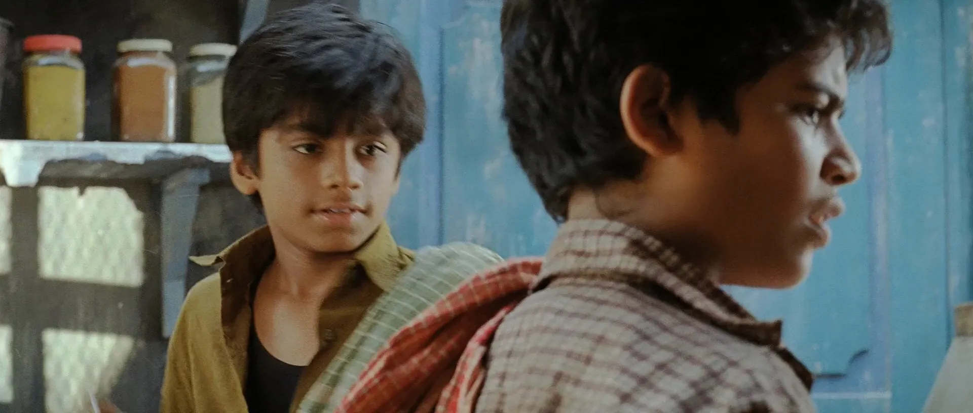 Gunday (2014) Hindi Movie 480p HDRip - [450MB] Screenshot