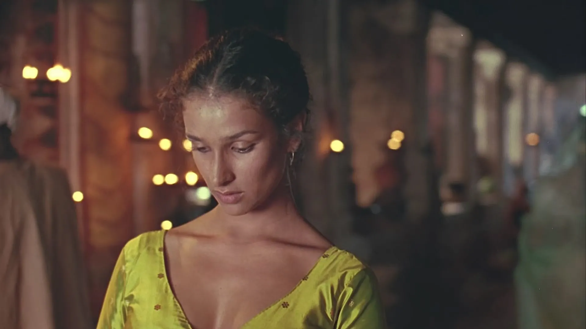 Kama Sutra A Tale of Love 1996 Hindi Dual Audio 480p BluRay 350MB Screenshot