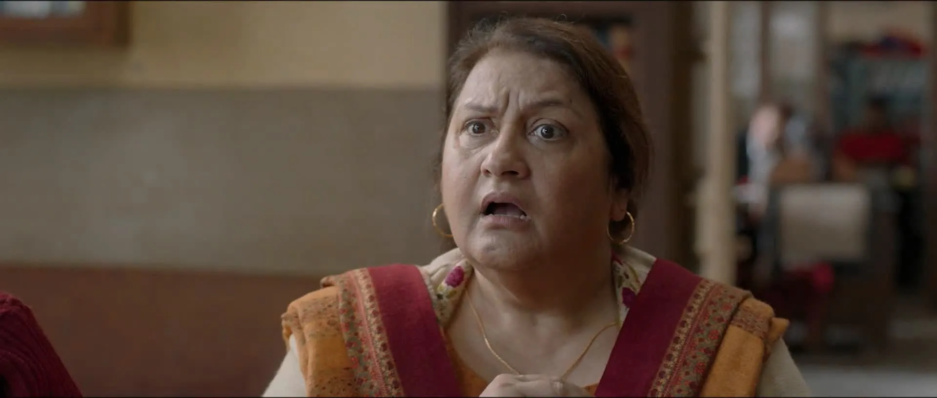 Khandaani Shafakhana (2019) Hindi Movie 720p HDRip x264 [1.2GB] Screenshot