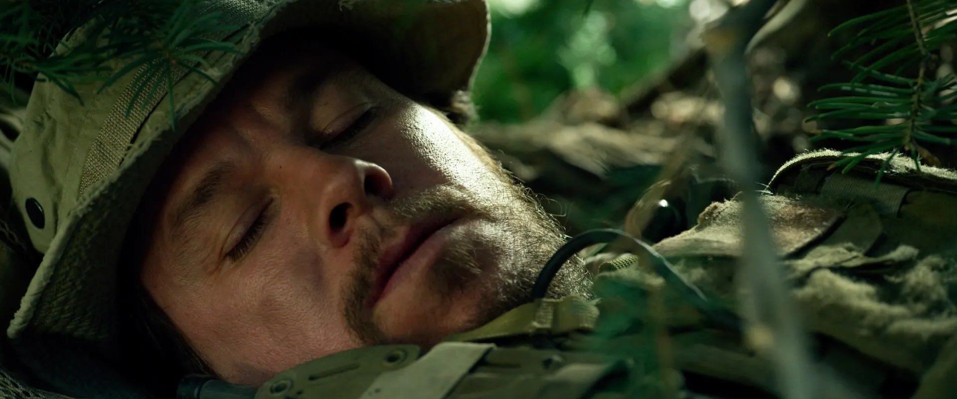 Lone Survivor (2013) Dual Audio Hindi 720p BluRay [930MB] Screenshot