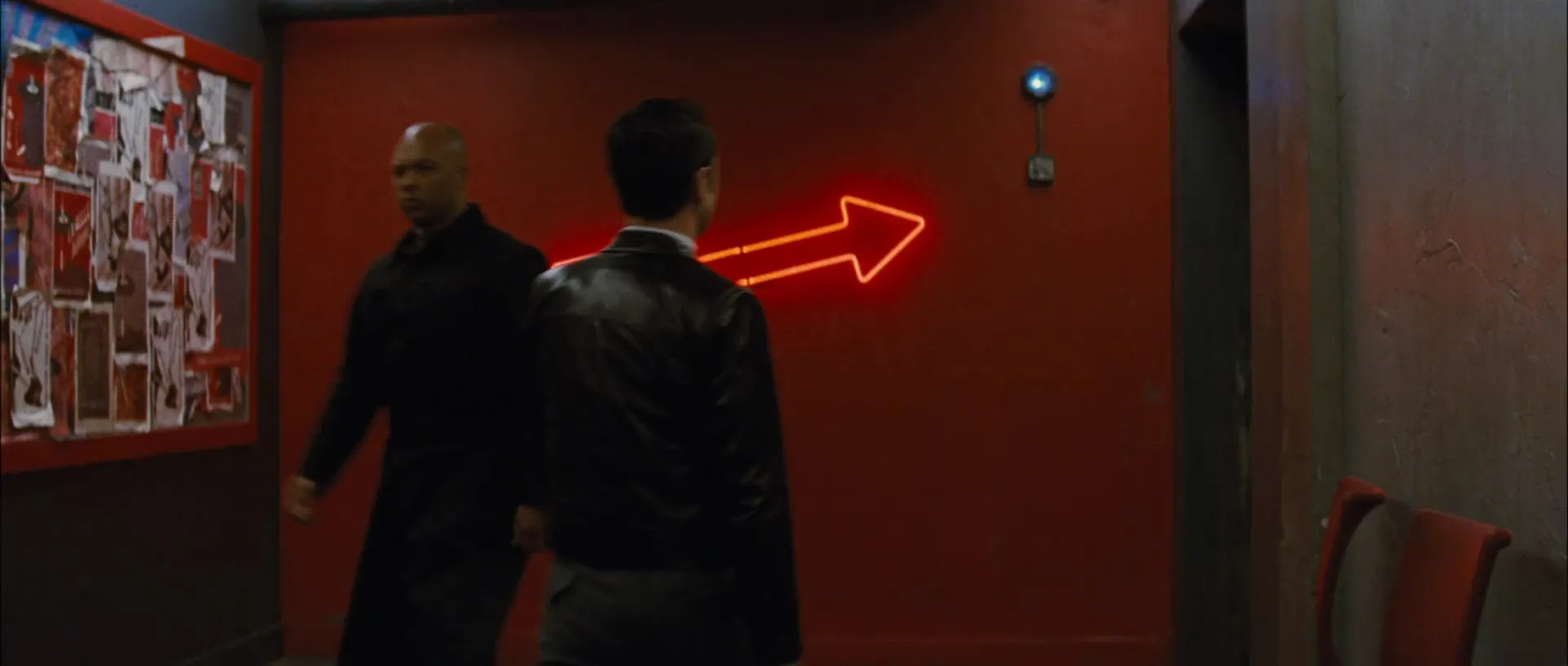 Looper (2012) Hindi Dual Audio 480p BluRay 380MB Screenshot