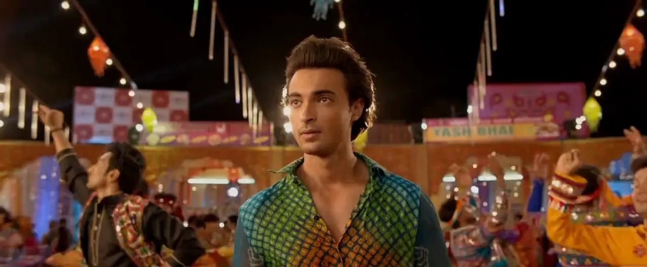 Loveyatri 2018 Hindi Movie 480p HDRip – [380MB] Screenshot