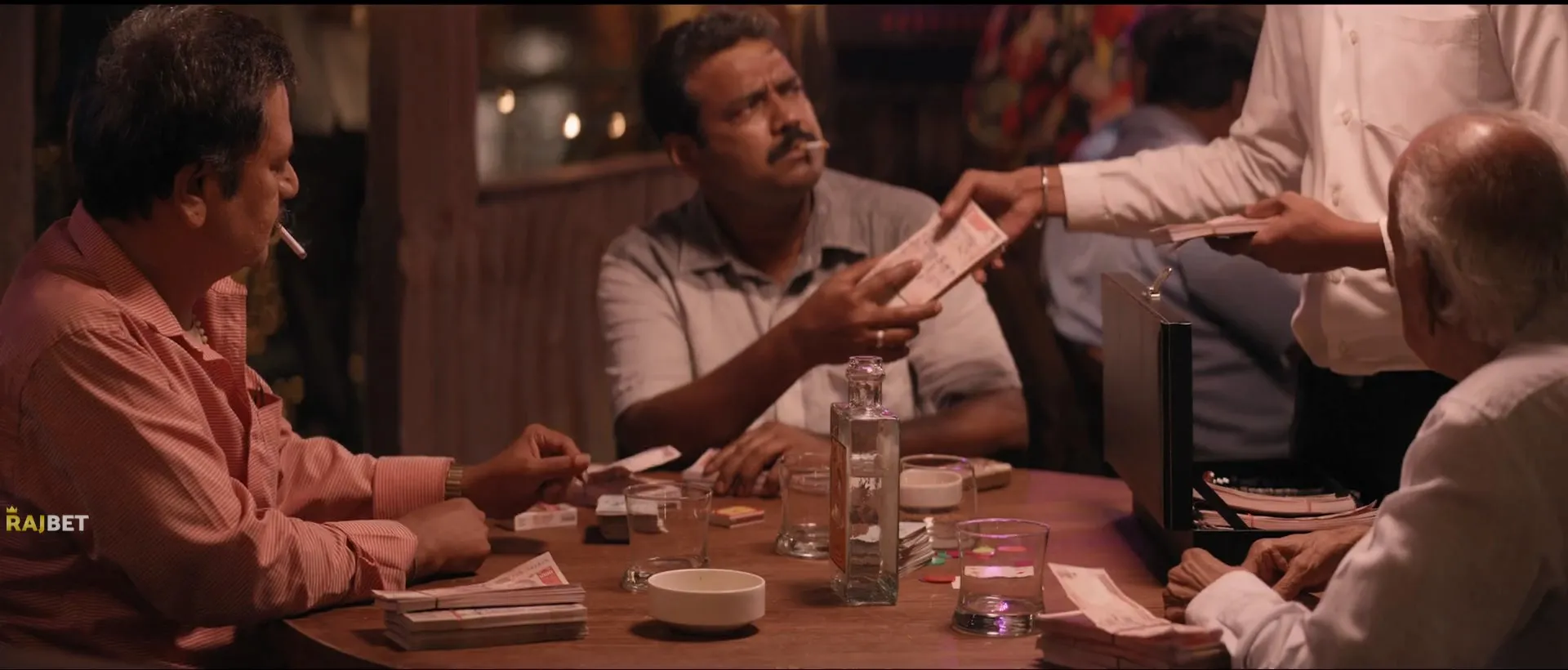 Mahaan 2022 Hindi (HQ Dub) Movie HDRip 720p – 480p Screenshot